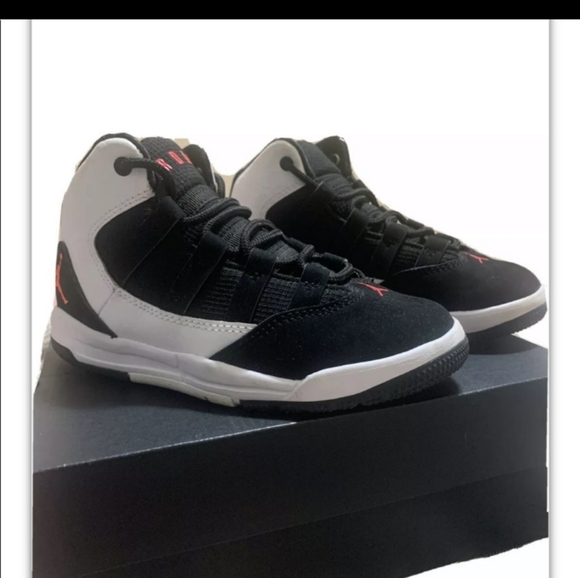 πHPπNike Jordan Max Aura White/Infared Kids 11c - Picture 8 of 9